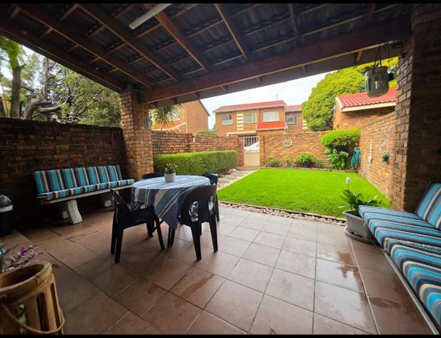 2 BEDROOM TOWNHOUSE FOR SALE IN BRACKENHURST